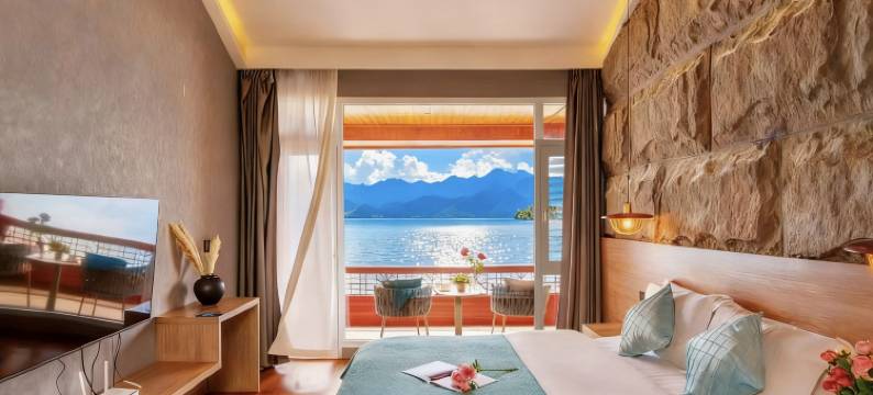 泸沽湖泊居客栈图片