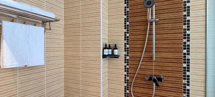 丝路轻居酒店(民勤店)图片