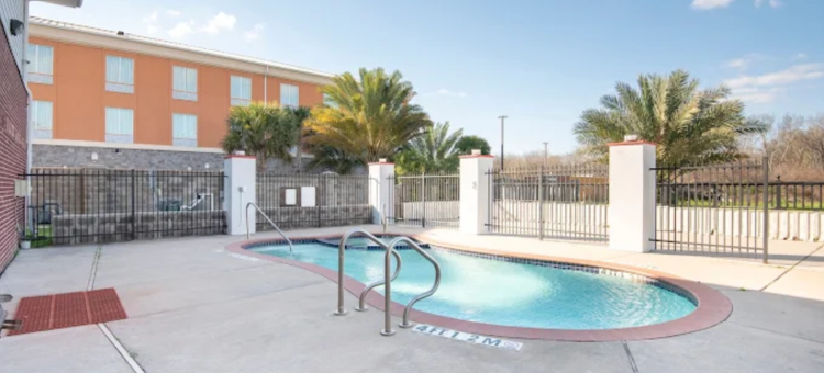 OYO 克卢特杰克逊湖联排别墅(OYO Townhouse Clute Lake Jackson)图片