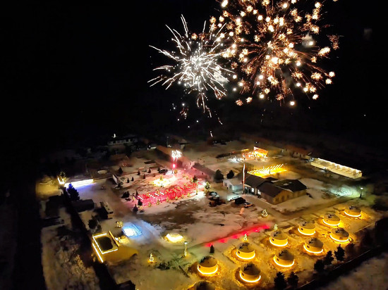 乌兰布统草原乌兰野宿