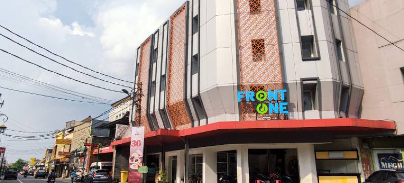 Front One Budget Slamet Riyadi图片