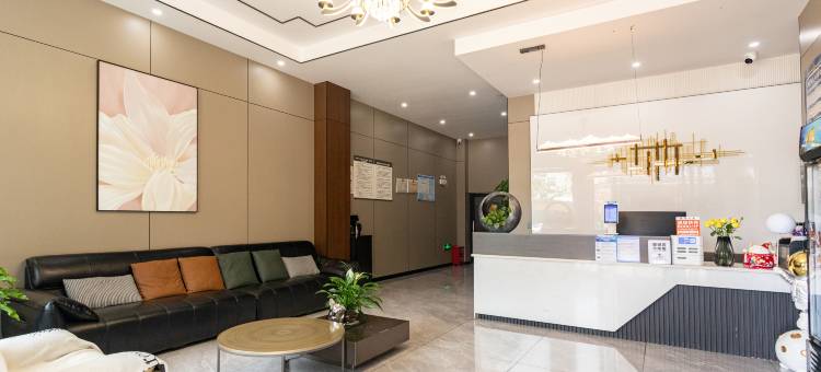 陆良烨科智能酒店(图腾商业中心店)图片