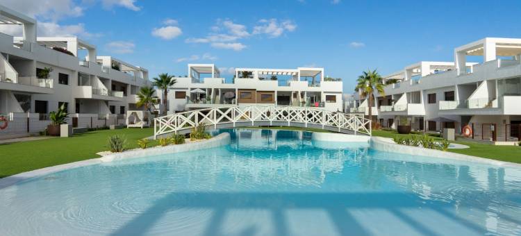 Penthouse with private rooftop & pool in Torrevieja图片