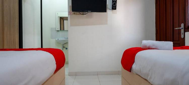 红多兹Kudus City城市广场家庭旅馆 2(RedDoorz near Alun Alun Kudus 2)图片