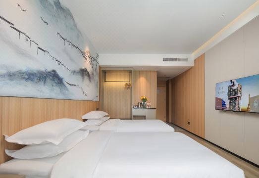 Jinjiang Metropolis Hotel (Nanjing Hongshan Zoo National Exhibition Center)Hotel Overview