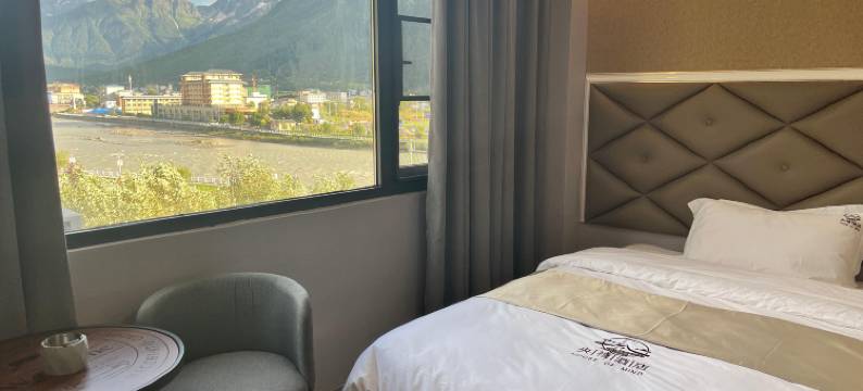 波密央禧酒店图片