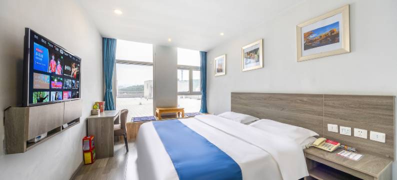 派对酒店(西宁力盟步行街店)图片