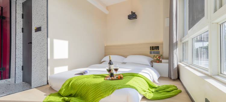 半角影院酒店(常州武进高铁站南夏墅地铁站店)图片