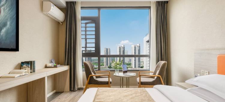 黔花之筑·巨幕轻奢花海酒店(黔西高铁站步行街店)图片