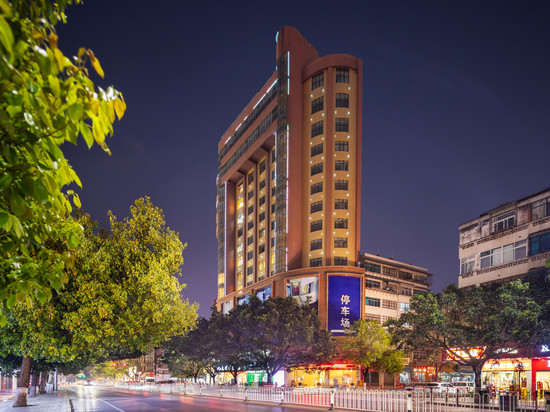 楚雄昕路云端大酒店