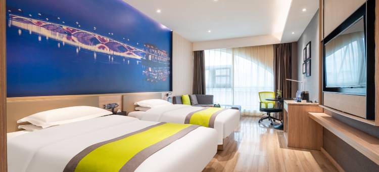 亚汀酒店(日照站大润发店)图片