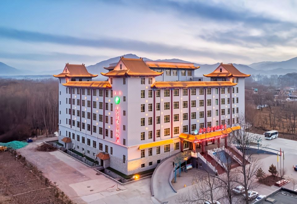 贵德黄河逸园国际饭店外景图