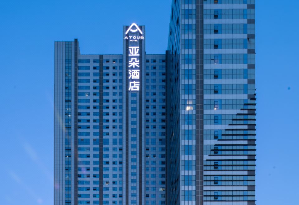 沈阳奥体营盘街亚朵酒店外景图