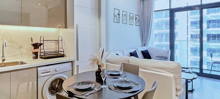 bnbme | 现代公寓，配有泳池和健身房 | 距离市中心12分钟(bnbme | Modern Apt with Pool & Gym | 12 min to Downtown)图片