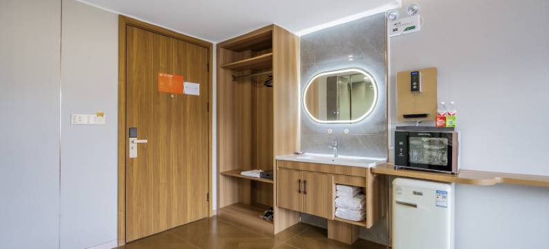 石泉东辉瀚锦酒店(秦巴风情园店)图片