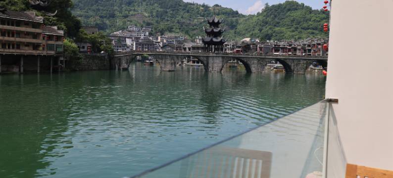 叙旧入影·云锦月villa设计师美学民宿(镇远古城祝圣桥店)图片