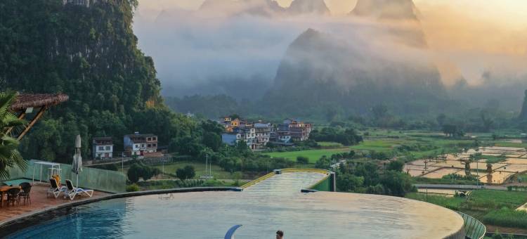 阳朔发呆悬空温泉轻奢极景酒店(十里画廊遇龙河店)图片
