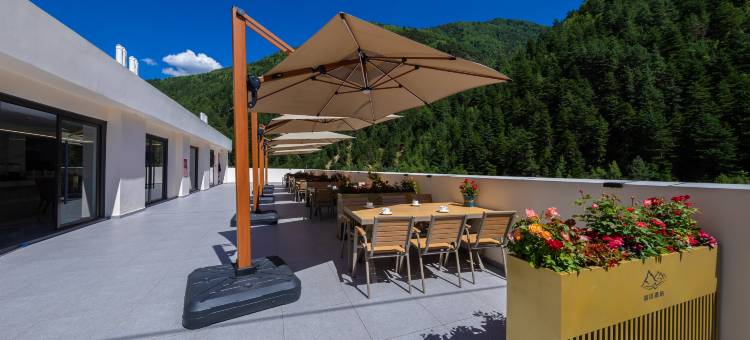 MountainGo 富山酒店(四姑娘山双桥沟景区店)图片