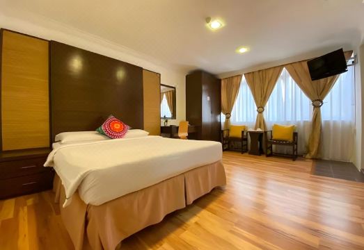 Desa Queenspark Hotel Over view