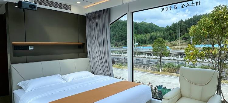 山野私域太空舱民宿(国宝云龙谷店)图片