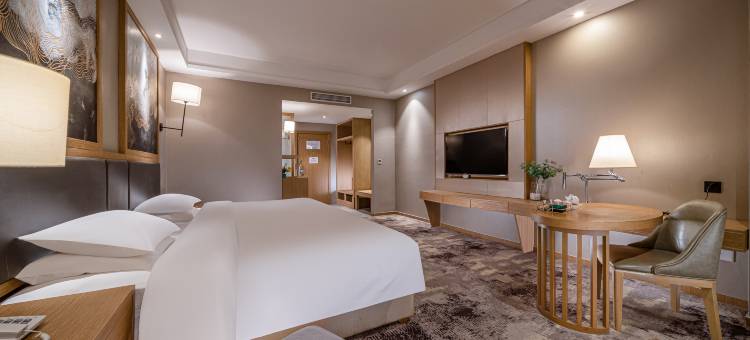 吉悦水晶酒店(南宁南湖公园青秀山地铁站店)图片
