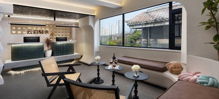 云泊轻舍酒店(长沙五一广场南门口地铁站店)图片