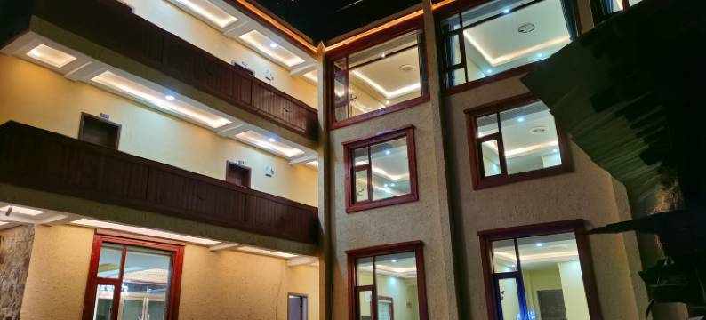 巴松措仓央观景民宿图片