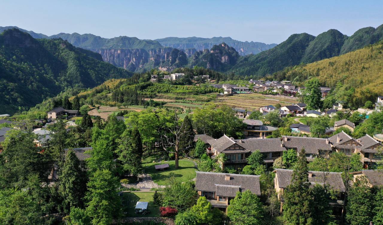 张家界梓山漫居图片