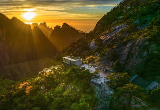 云亼·狮林崖舍外景图