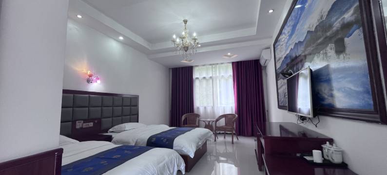 神农架九福商务酒店(大九湖坪阡古镇店)图片