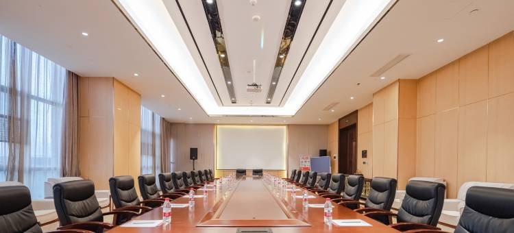 武汉艳阳天旺角华美达酒店图片