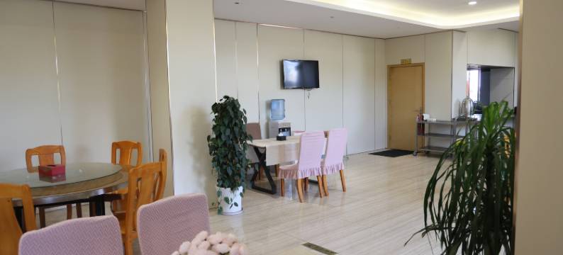 西昌华悦景致酒店(邛海湿地火把广场店)图片