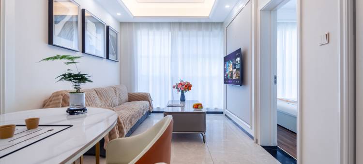 阿龙的家庭影音民宿(体育场地铁站店)图片