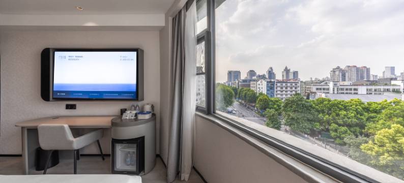 南京夫子庙秦淮河畔轻居酒店图片