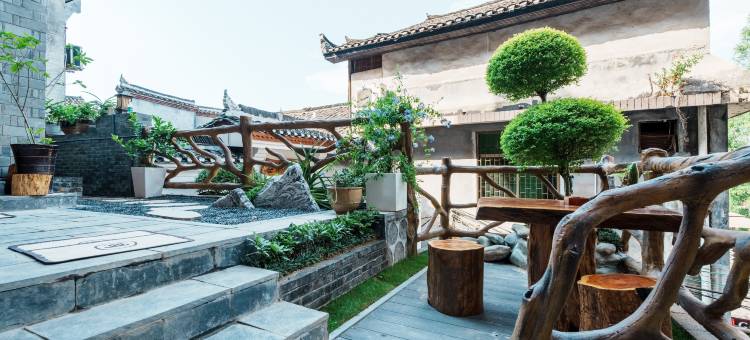 景宿梦澜·茶言听雨Garden庭院智能江景民宿(凤凰古城南华桥店)图片