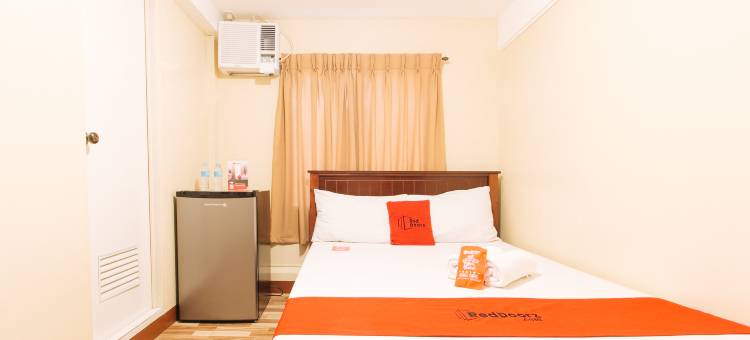 RedDoorz near PNR Espana Station图片