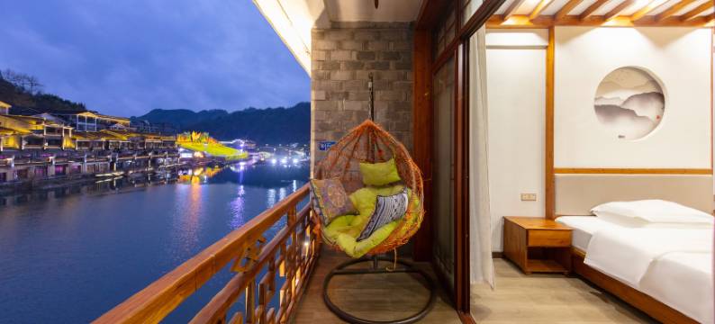 云桥雅居·Life轻奢设计民宿(凤凰古城店)图片