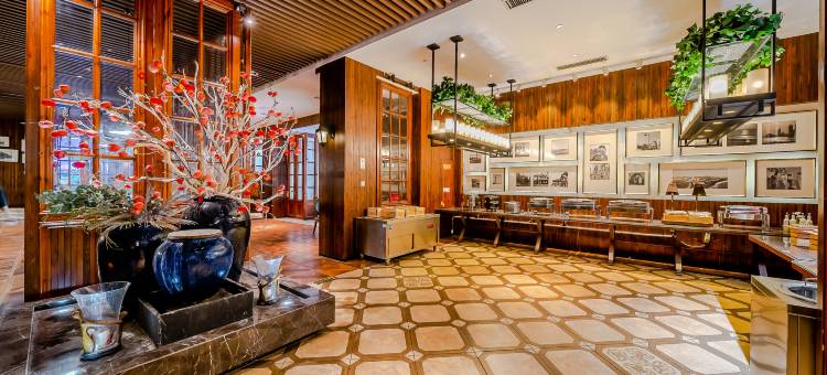 海明威大酒店(青岛CBD万达广场宁夏路地铁站店)图片