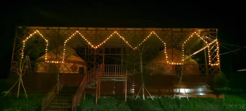 唐布拉游牧传奇露营基地图片