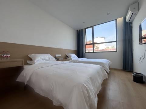 青云阁宾馆(上蔡龙祥路一高体育场店)