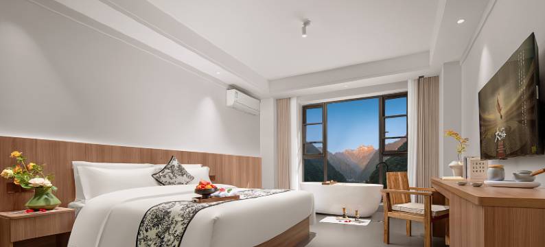 墨韵·云下别院温泉民宿(海螺沟冰川森林公园游客中心店)图片