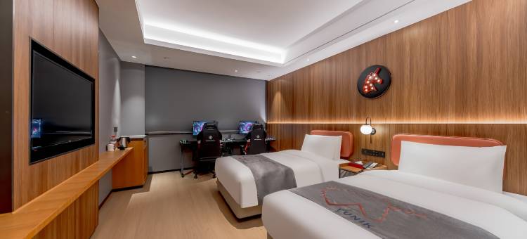 Yunik电竞酒店(杭州临平地铁站店)图片