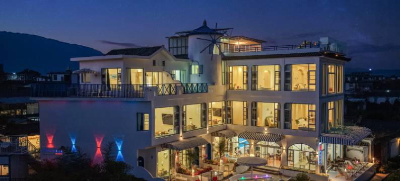 海恋|Cloud Nest·云栖蓝湾·设计师无边泳池度假民宿(洱海店)图片