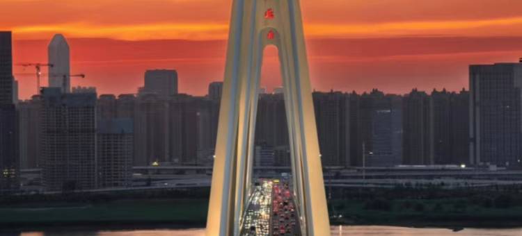 星河·高空江景民宿(武汉百步亭店)图片