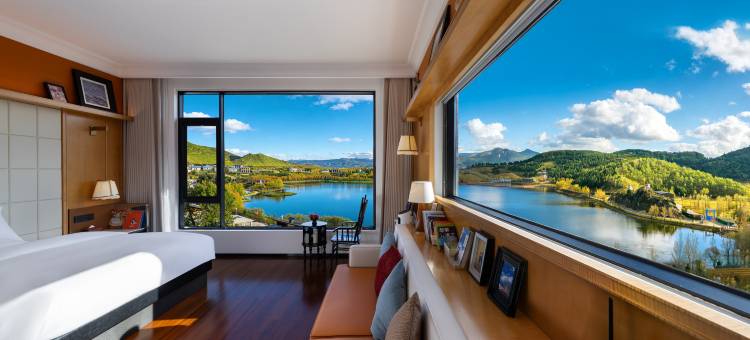 松赞林里雪山湖泊景观酒店(香格里拉松赞林寺景区内店)图片