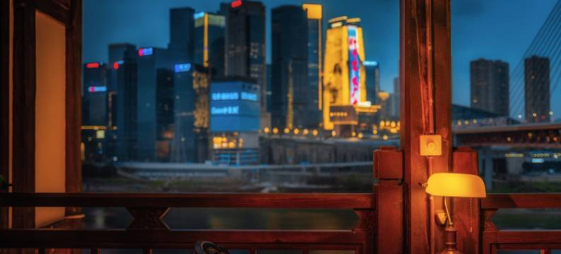 重庆解放碑小什字地铁站轻居酒店图片