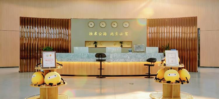 独山子默野纪国际自驾车营地(独库公路零起点店)图片