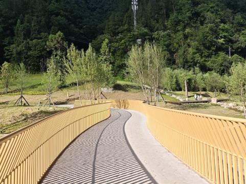 未见山度假美宿(木鱼镇旅游集散中心神农架风景区店)图片