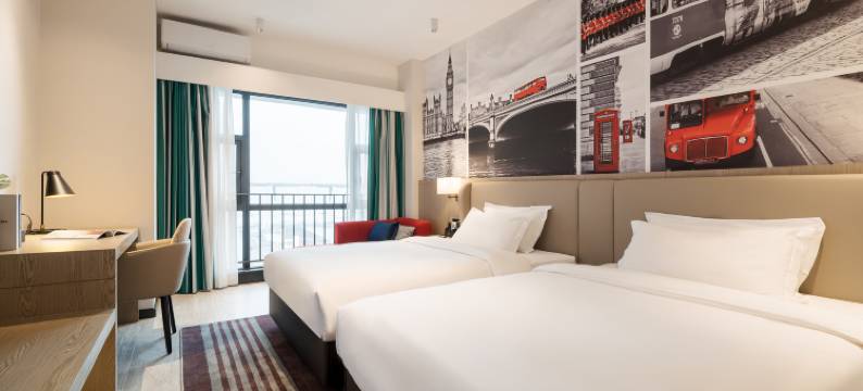 丽途酒店(广州宝能演艺中心萝岗地铁站店)图片