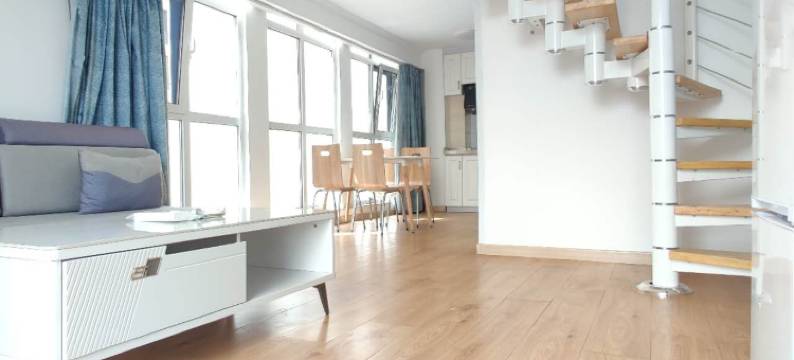 多彩假日酒店公寓(青岛火车北站科技大学四方校区店)图片